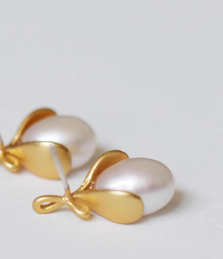 Original mold design, natural freshwater pearl, French high-end style, simple and versatile, master earring earrings